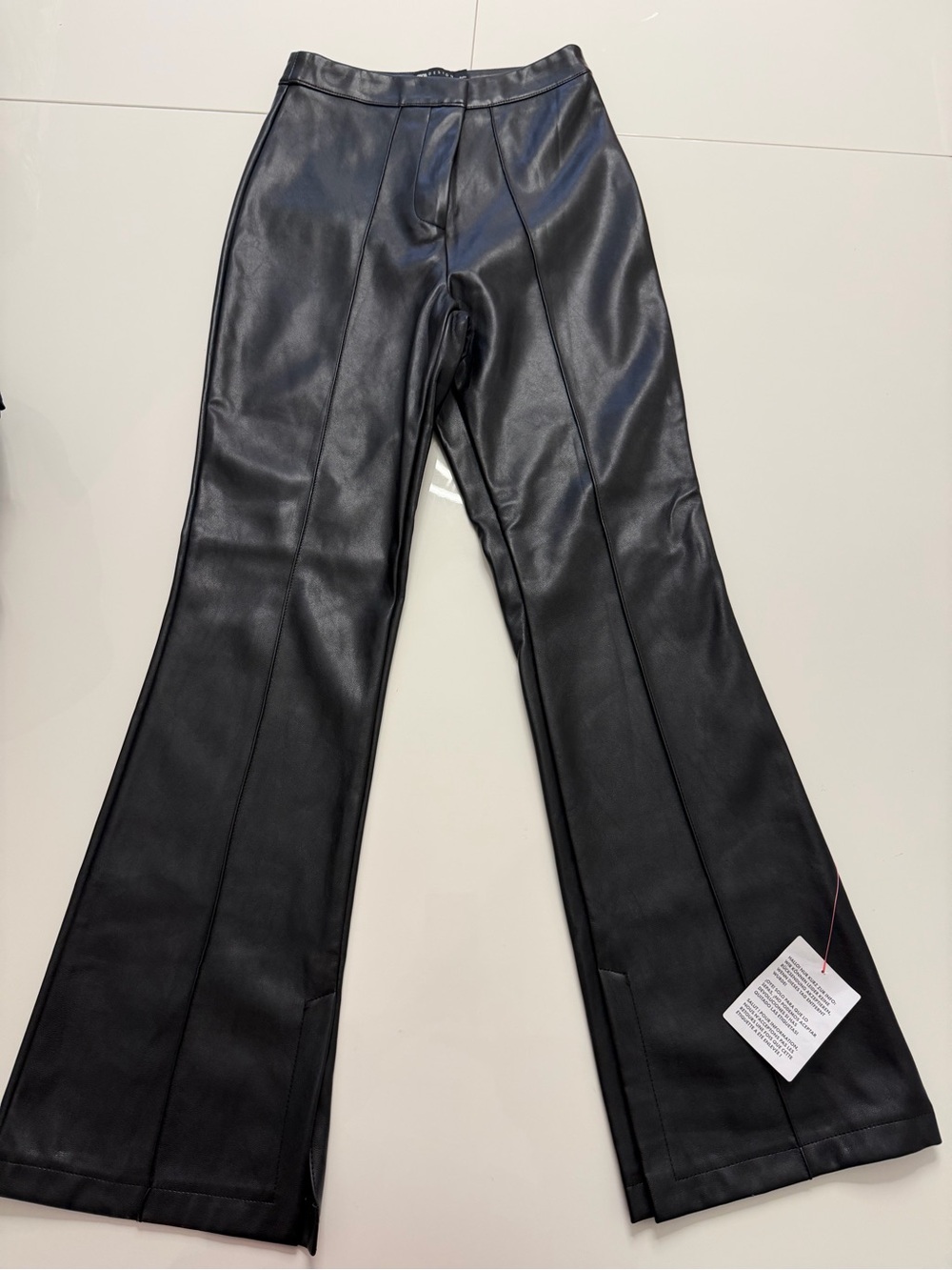 NWT Women’s leather pants, very elegant black color size 6